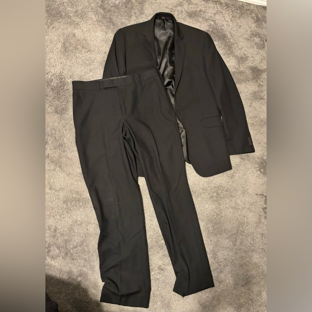Men’s Kenneth Cole Reaction Suit